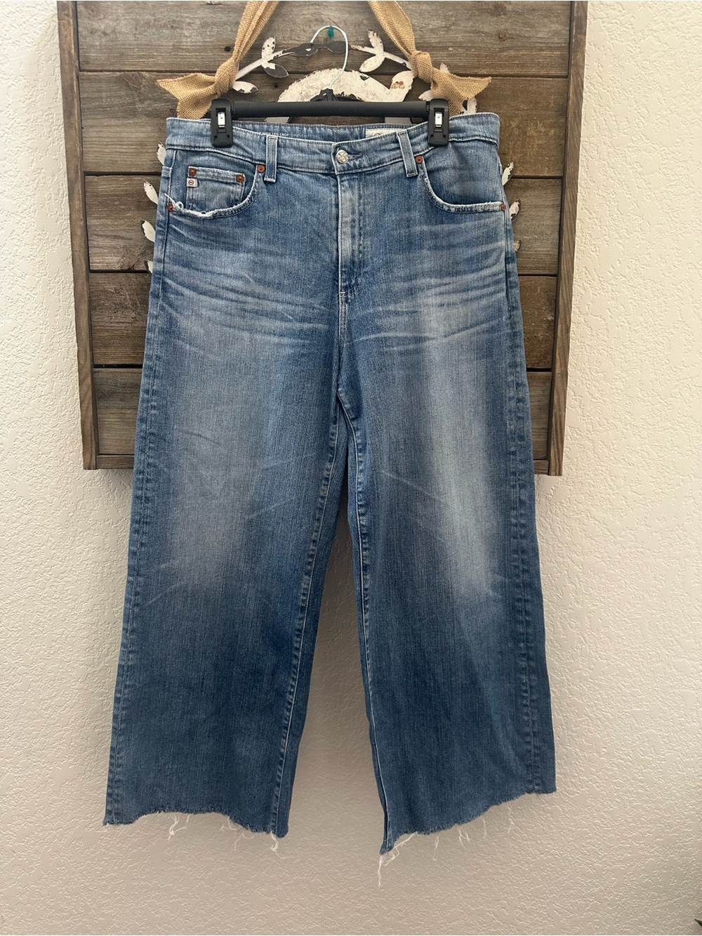AG Adriano Goldschmied Saige Wide leg Crop jeans size 32 raw hem